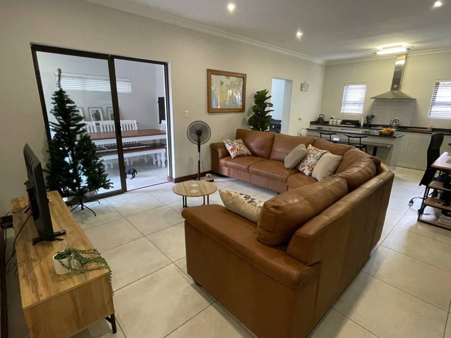 To Let 3 Bedroom Property for Rent in Melodie North West